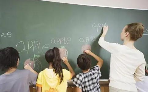 广州艾途儿童成长中心为孩子提供全外教英语教学课程